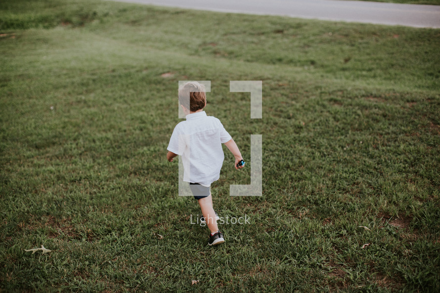 child running in grass