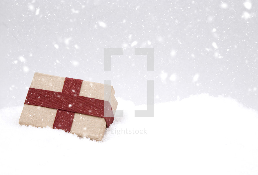 gift in snow 