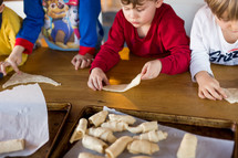 children rolling crescent rolls 