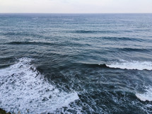 waves in the ocean, Polulu Valley 