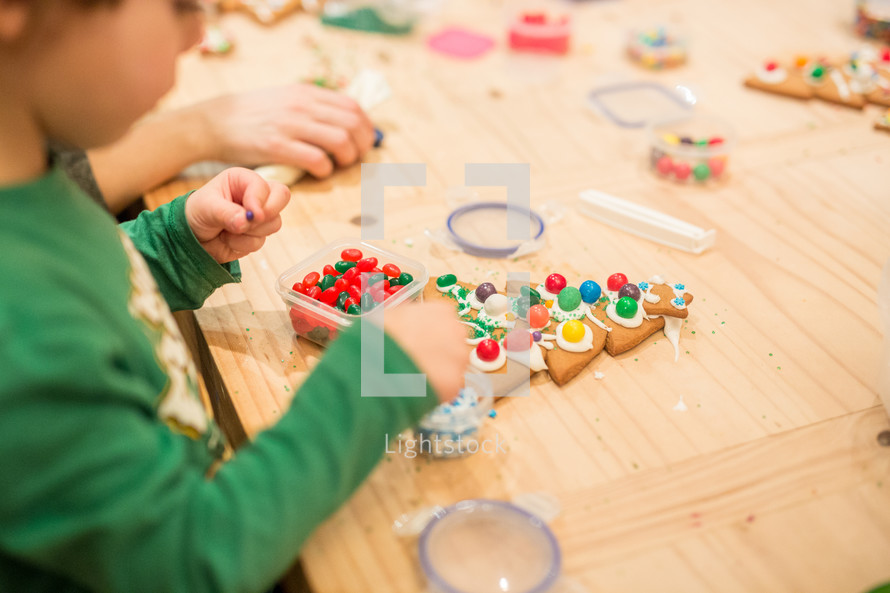a child decorating Christmas cookies 