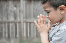 praying boy 