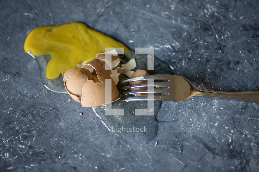 cracked egg 