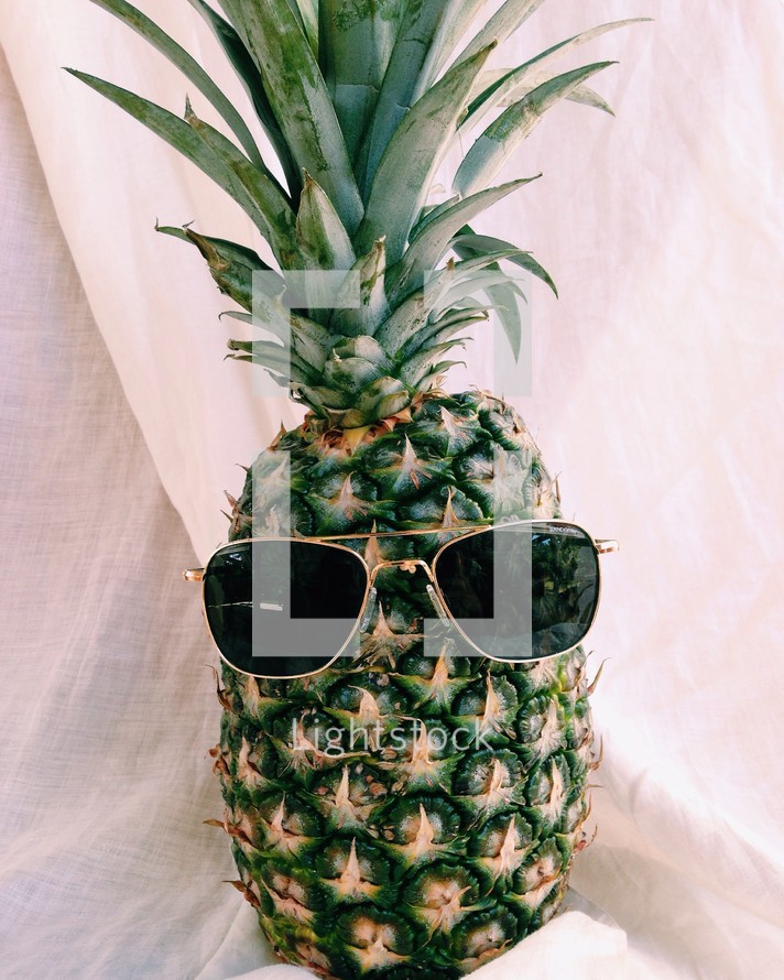 pineapple with sunglasses 