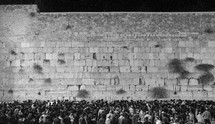 crowds praying in Jerusalem 
