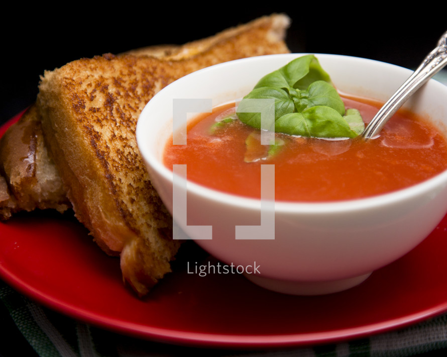grill cheese sandwich and tomato soup 