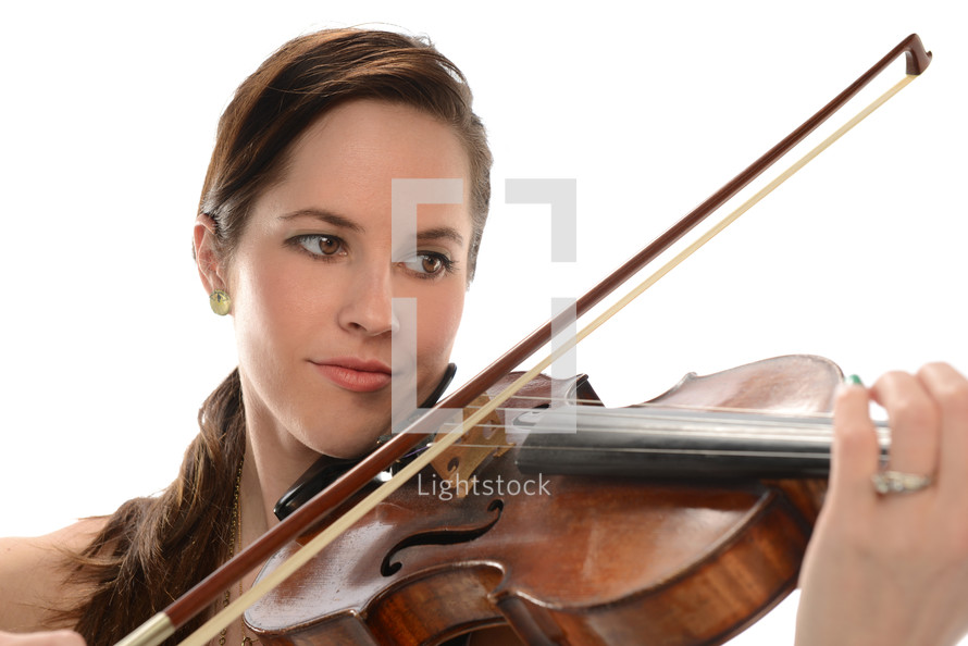 woman playing a violin 
