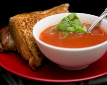 grill cheese sandwich and tomato soup 