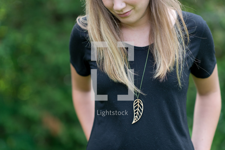 leaf gold necklace 