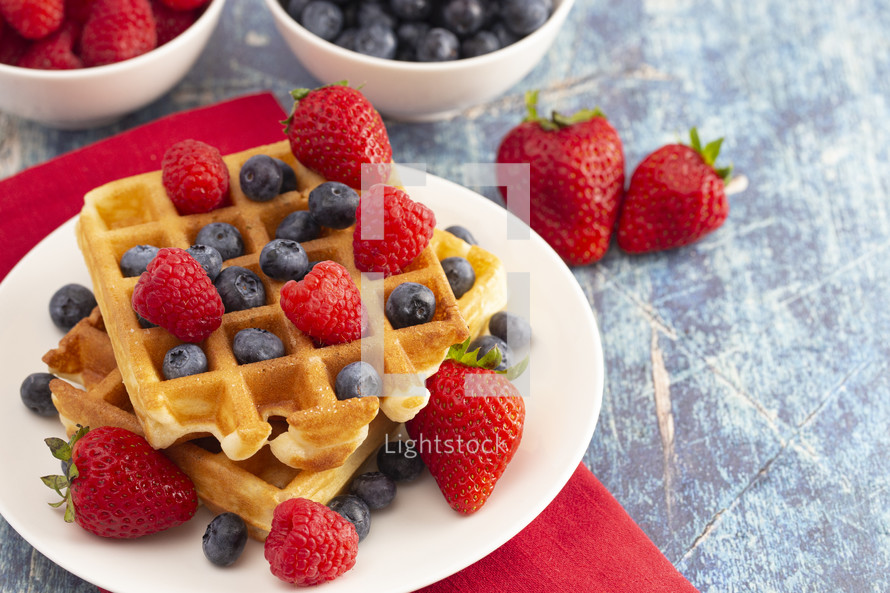 waffles and berries 