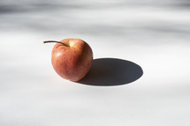apple and shadow 