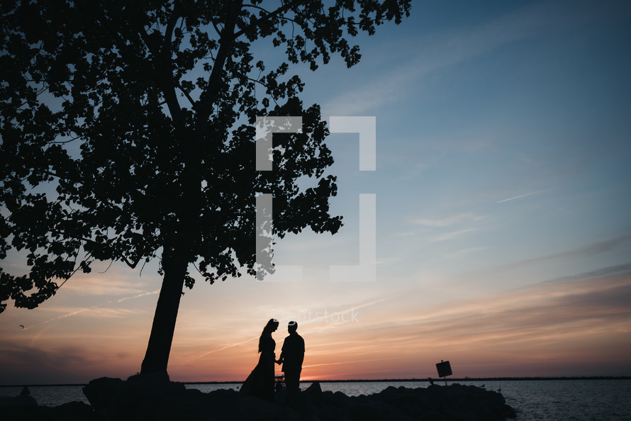 silhouette of a couple at dusk 