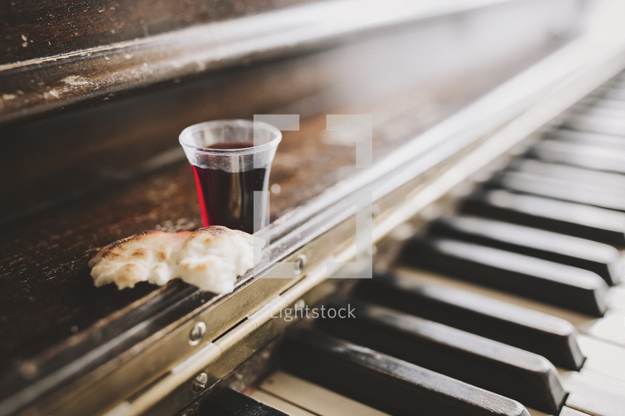 wine and bread on piano 