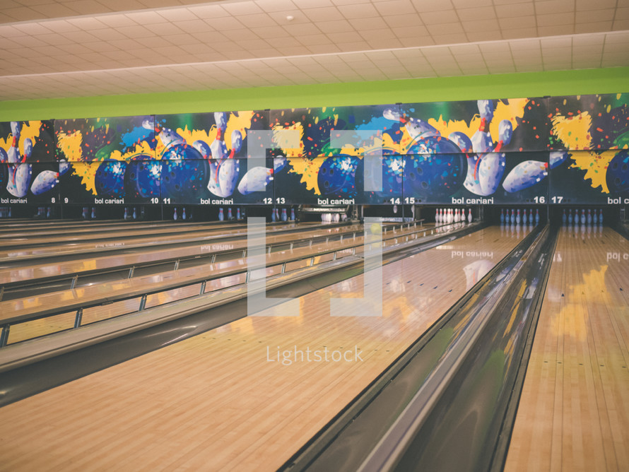 bowling alley 