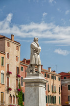 statue in a courtyard in Venice 