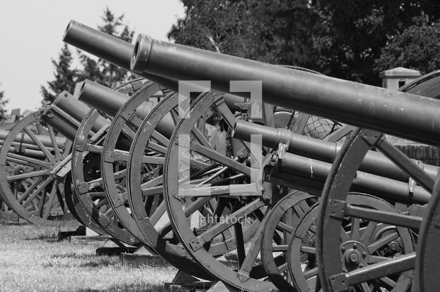 Civil war canons lined up