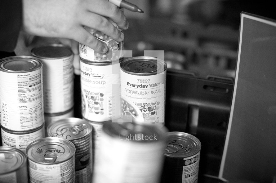 labeling canned food 