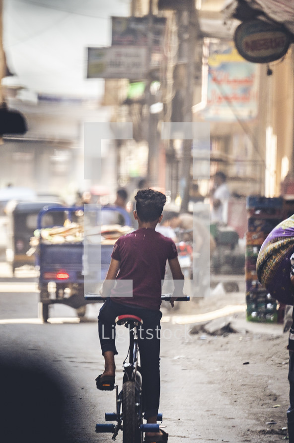 busy rugged streets in Egypt 