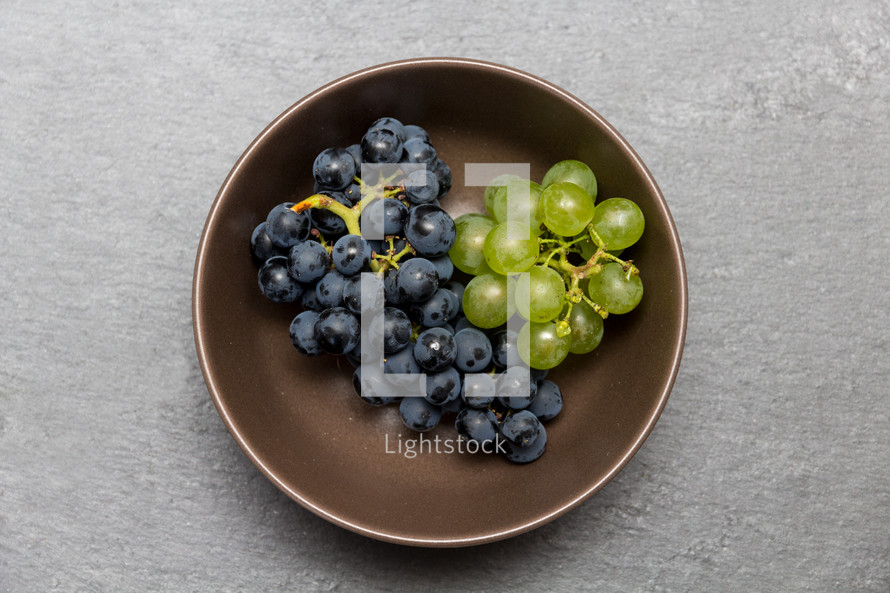 grapes in a bowl 
