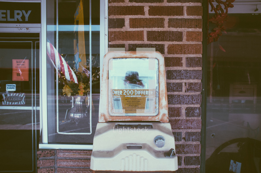 vintage quiz machine in front of an antique store 