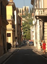 narrow streets in Italy 