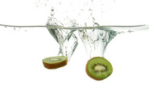 kiwi fruit under water 