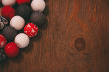 knit balls for Christmas tree garland 