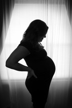 silhouette of a pregnant woman 