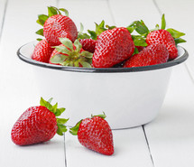 bowl of fresh strawberries 