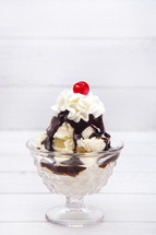 ice cream sundae 