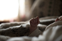 newborn babies hand 
