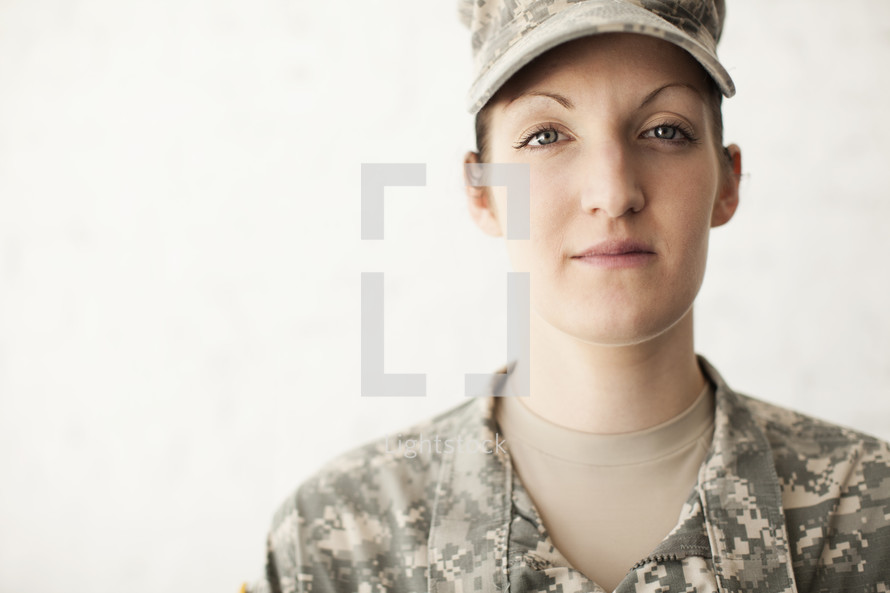 Female soldier in uniform. 