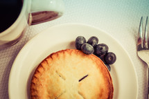 coffee and blueberry pie 