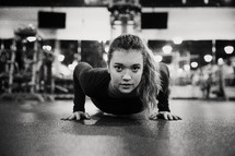 woman doing pushups in a gym.