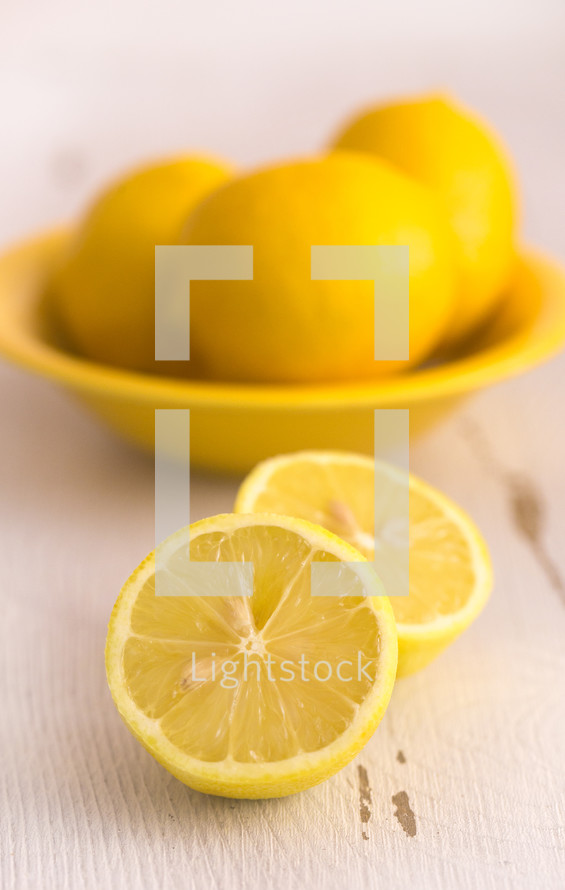 bowl of lemons 