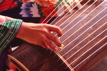 Japanese harp playing 