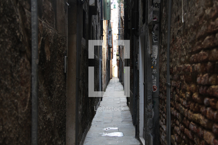 narrow long alley 