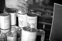labeling canned food 