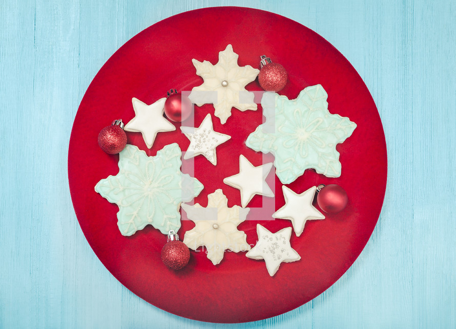 Christmas cookies on a red plate 