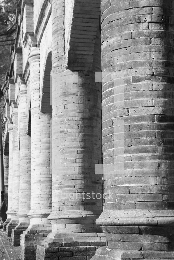 brick columns 