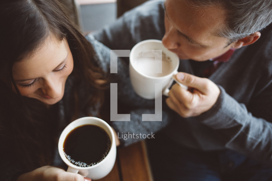 couple drinking coffee 