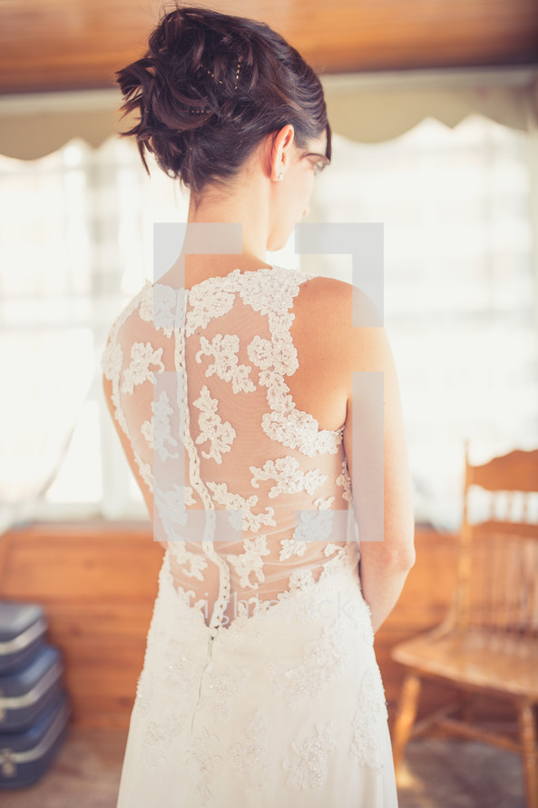 lace detail on the back of a wedding dress 
