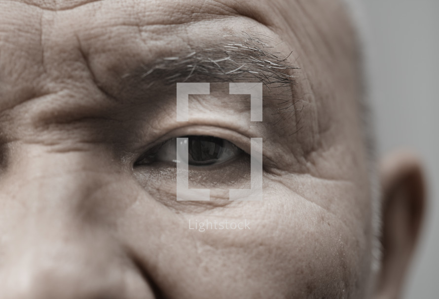 eye of an elderly man 