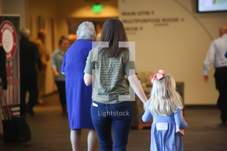 families walking into church 