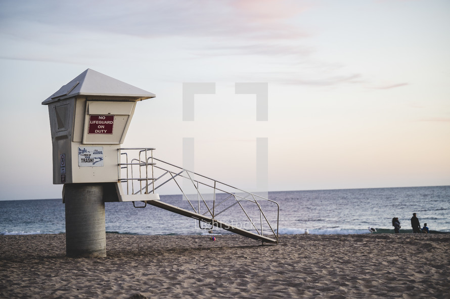 Lifeguard stand at Newport Beach 