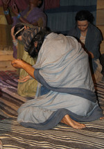 people of Biblical times kneeling in prayer 