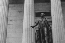 statue of George Washington at Federal Hall 