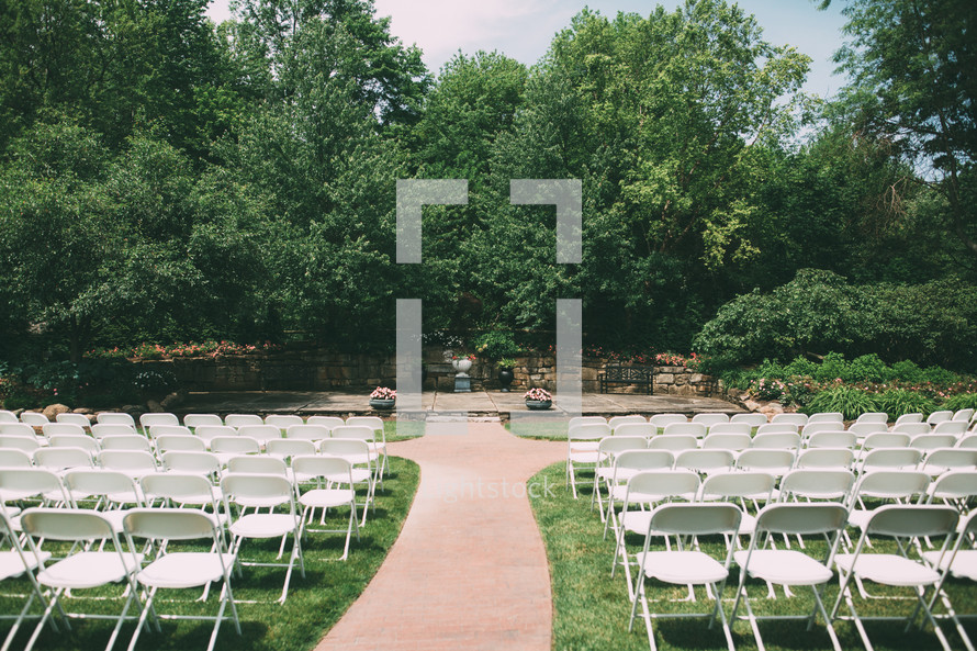 white folding chairs for an outdoor wedding 