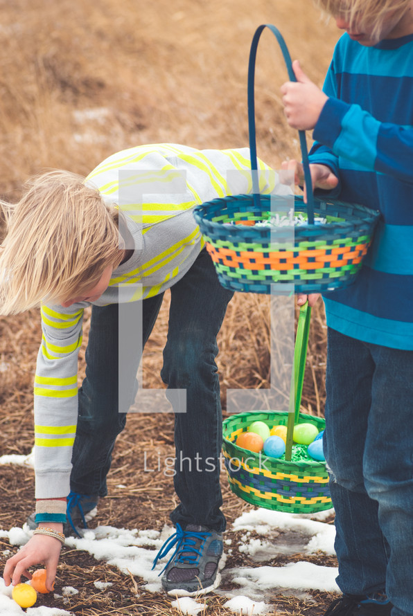 boys looking for Easter eggs 