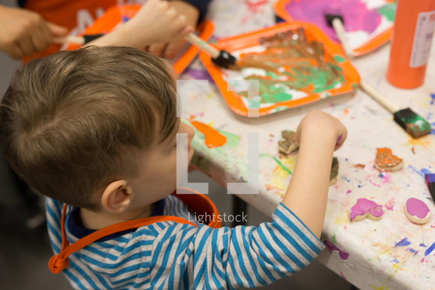 a child painting crafts 